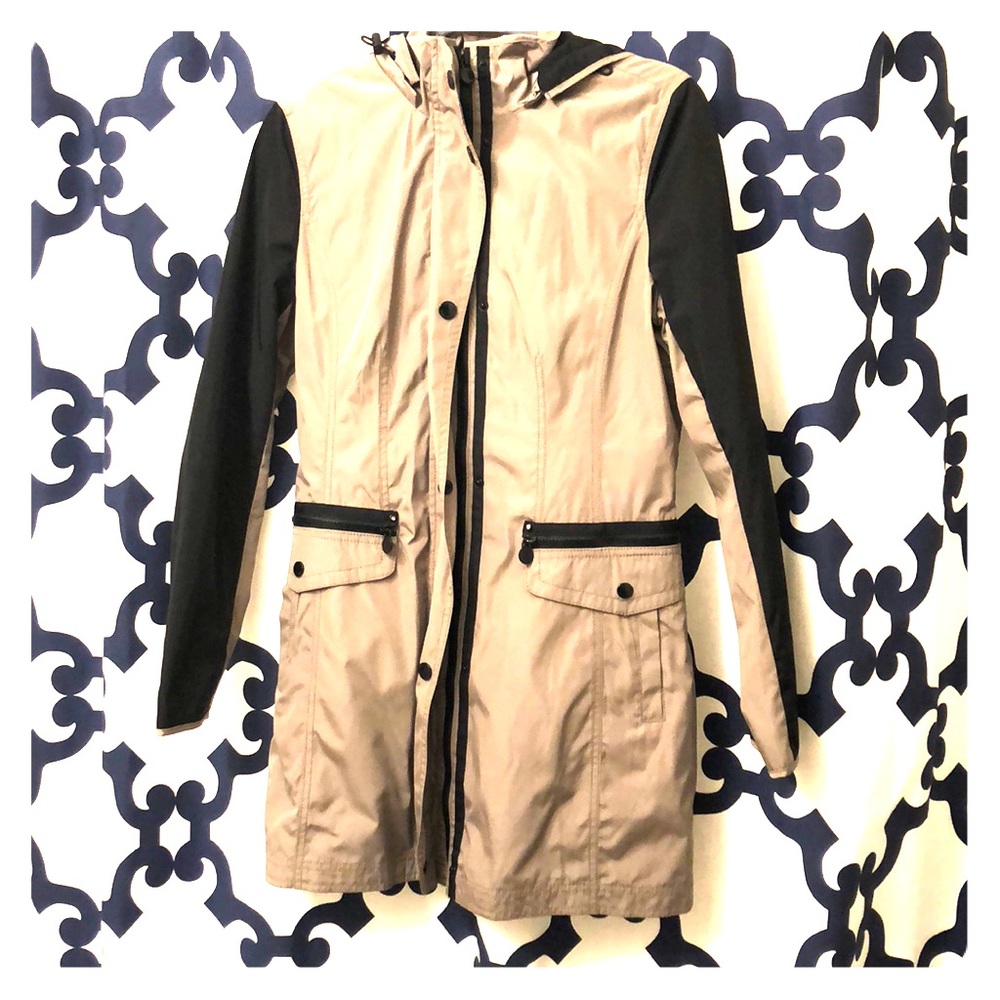 Laundry by Shelli Segal tan and black jacket